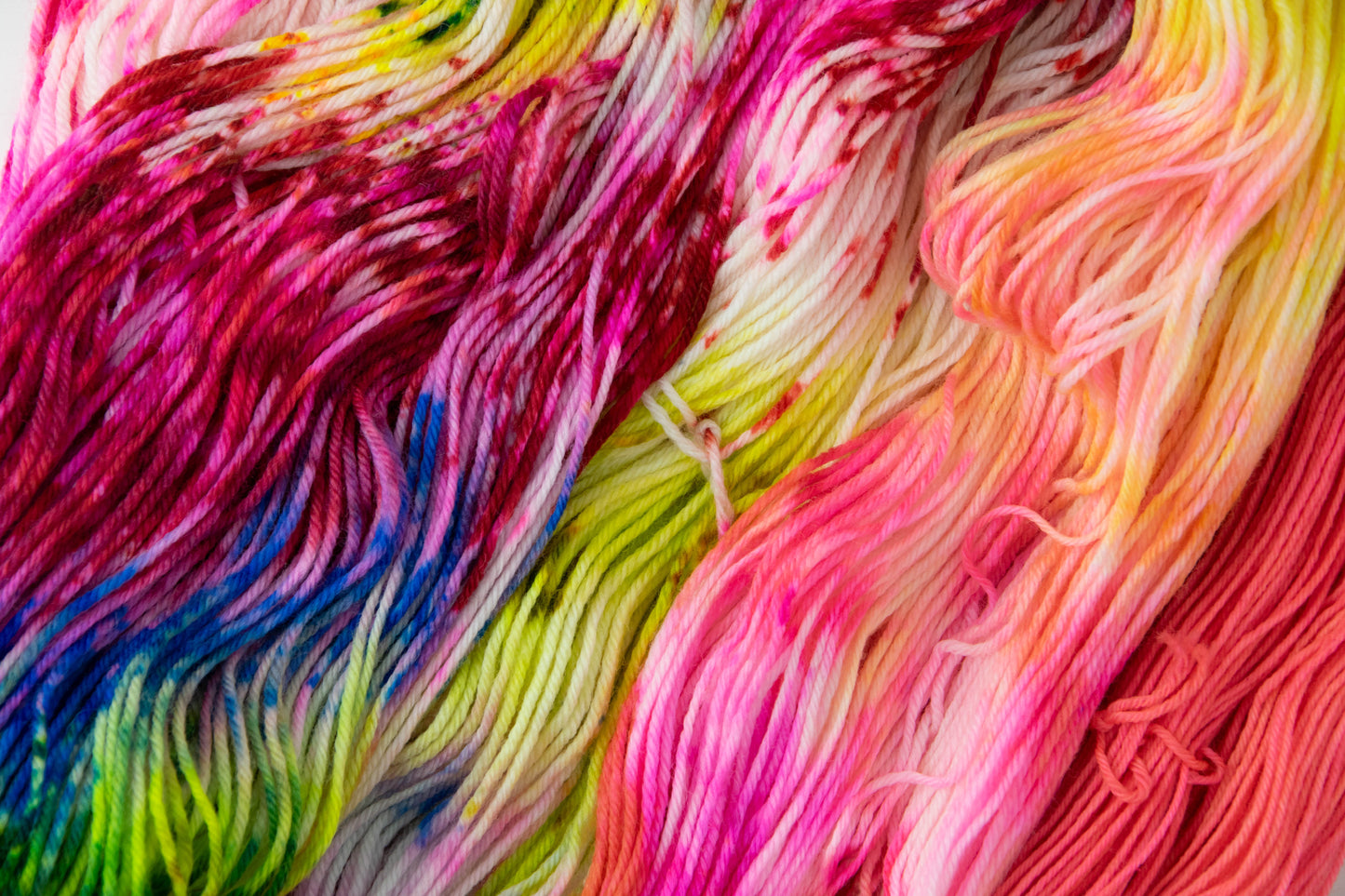Close view of the yarn strands spread out.